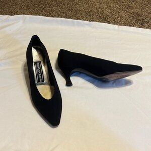 Stuart Weitzman black fabric pump. Leather sole.